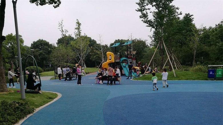 「小区塑胶地坪」施工程序和要求有哪些？