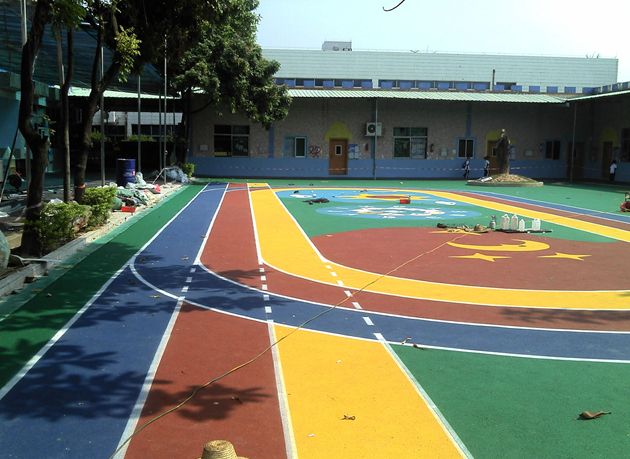 「幼儿园塑胶跑道」相关知识及施工流程大合集！